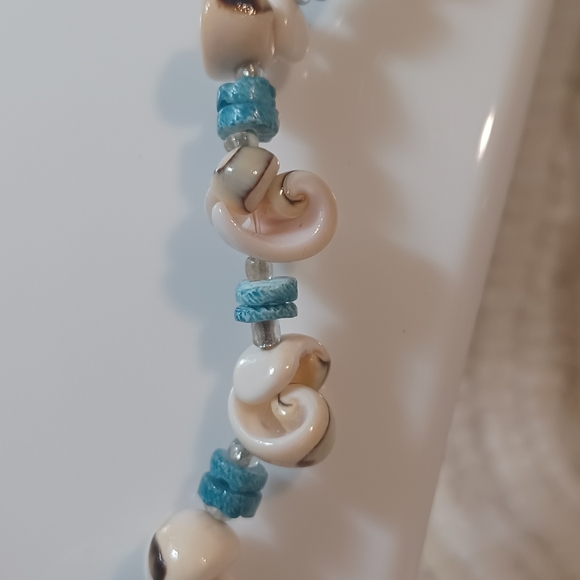 Shell Beaded Necklace - Picture 2 of 3